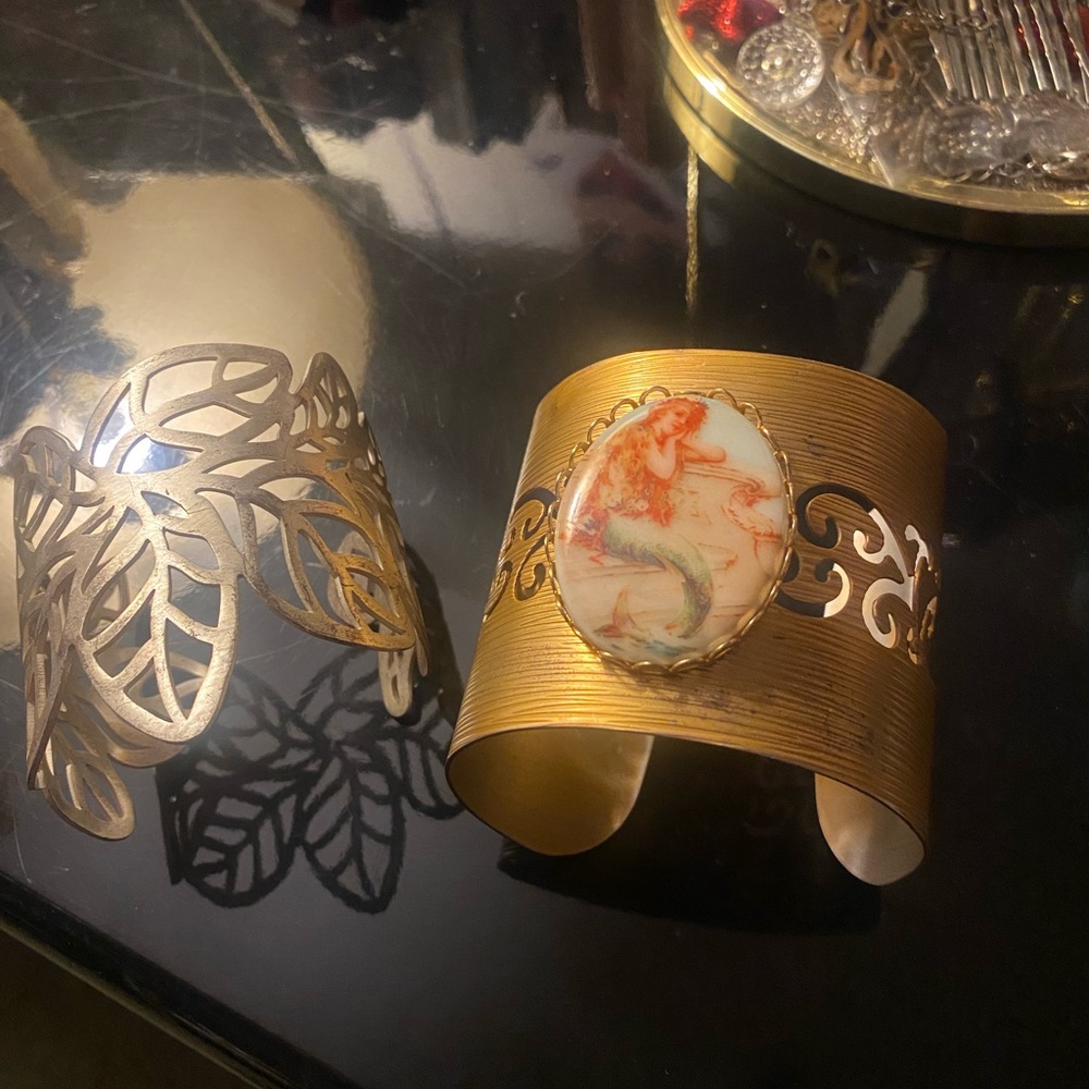 2 fabulous cuffs will fit any size wrist. Bendable fabulousity custom 🩷
